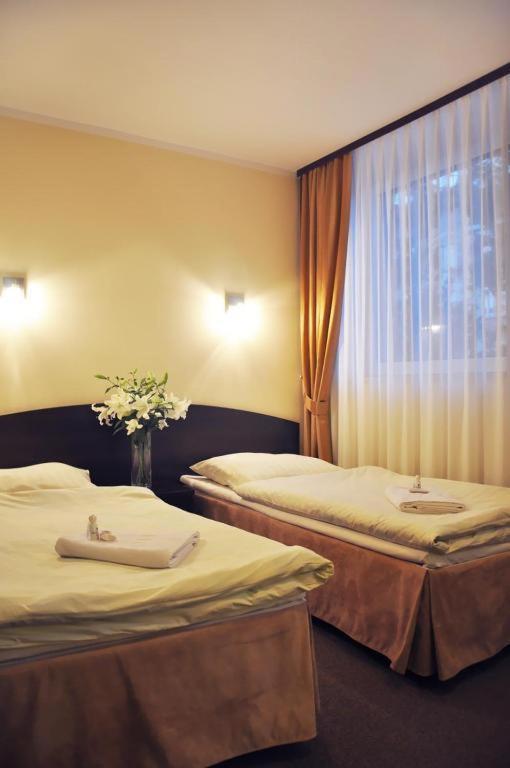 Hotel Pojezierze Щецинек Экстерьер фото
