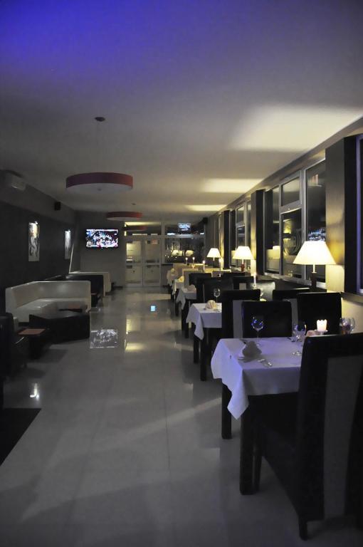 Hotel Pojezierze Щецинек Экстерьер фото