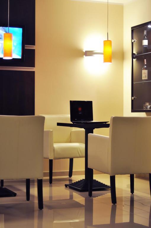 Hotel Pojezierze Щецинек Экстерьер фото