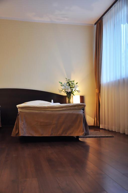 Hotel Pojezierze Щецинек Экстерьер фото