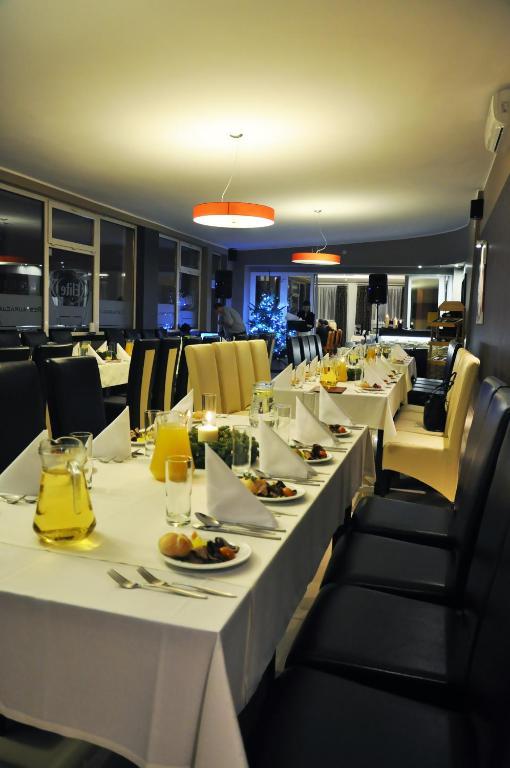 Hotel Pojezierze Щецинек Экстерьер фото