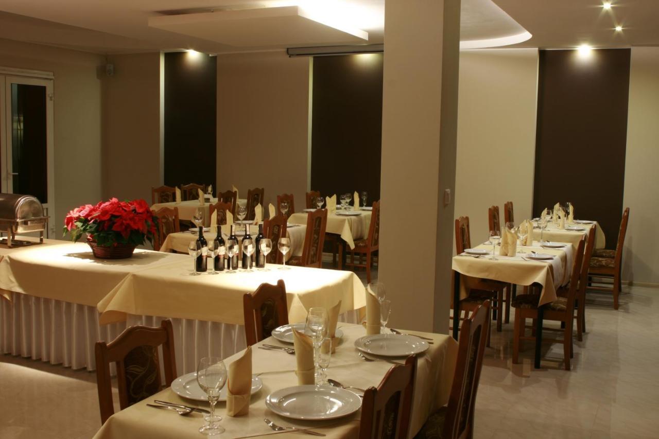 Hotel Pojezierze Щецинек Экстерьер фото