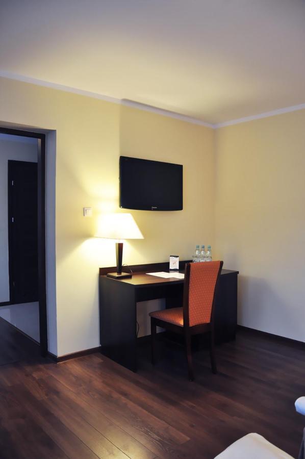 Hotel Pojezierze Щецинек Экстерьер фото