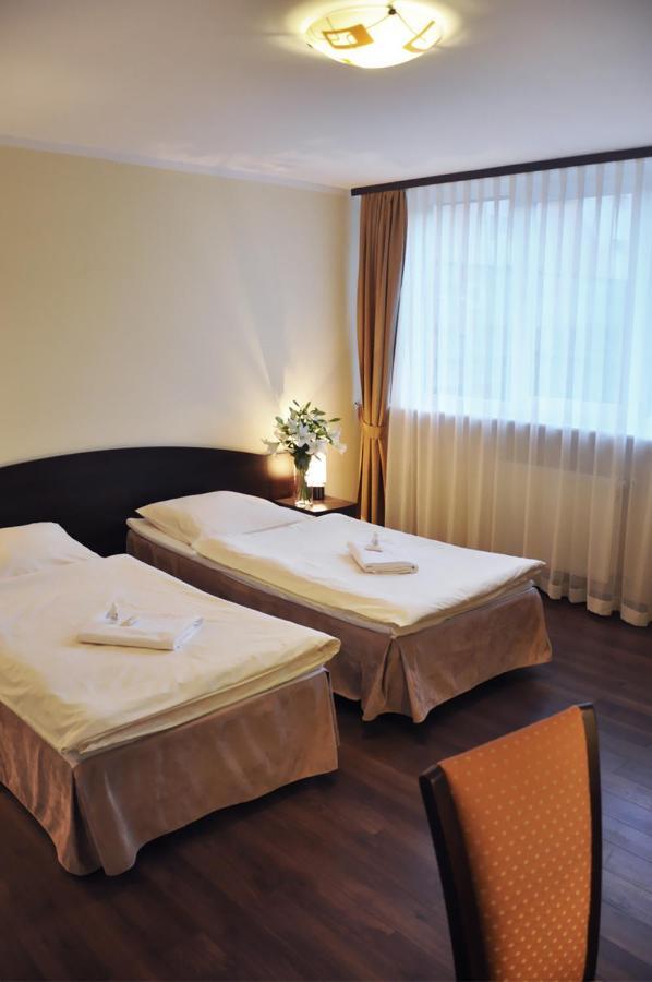 Hotel Pojezierze Щецинек Экстерьер фото