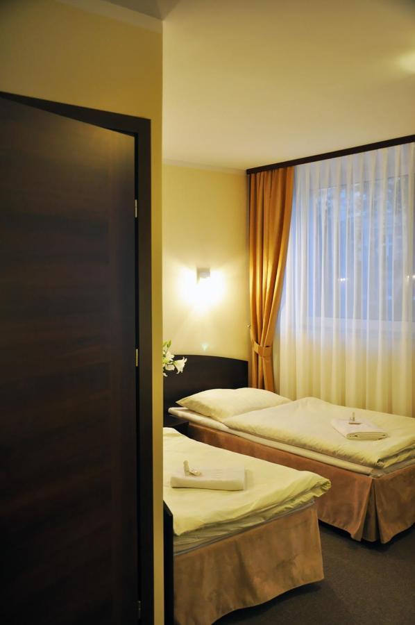 Hotel Pojezierze Щецинек Экстерьер фото